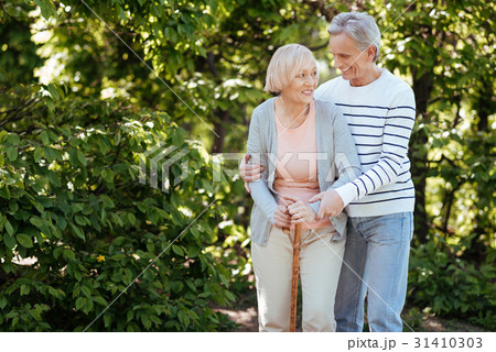 Retired couple enjoying promenade in the park 31410303