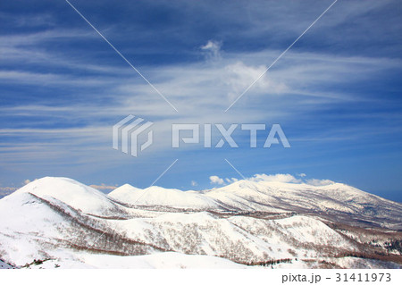 早春のワイスホルン山頂から見る雪のニセコ連峰 31411973