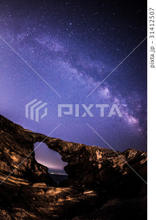 三浦半島 城ヶ島 馬の背洞門と天の川 三浦半島 城ヶ島 馬の背洞門と天の川 31412507