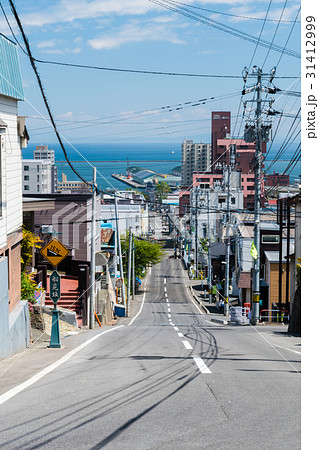 船見坂から小樽港を望む 夏の小樽市 北海道の写真素材