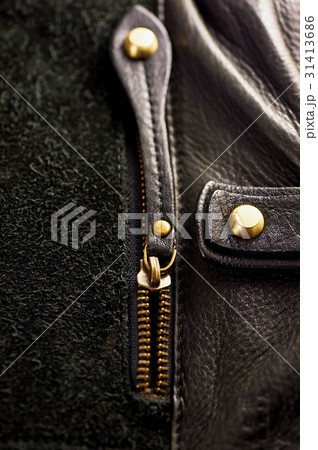 ajar the zipper on a leather bag 31413686