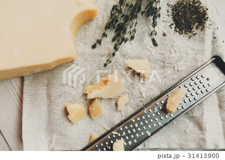 Parmesan piece closeup with small grater 31413900
