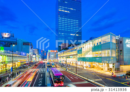 新宿駅 南口 バスタ新宿の夜景の写真素材