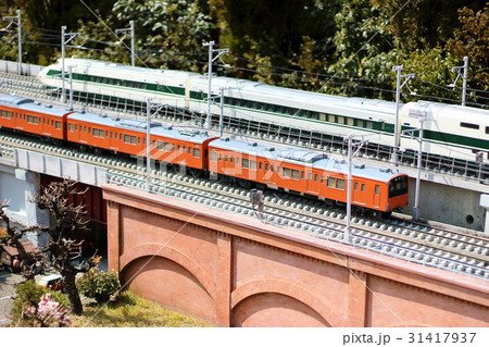 新幹線と電車 31417937