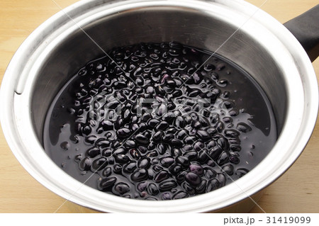 水で戻した宮古島の黒小豆(ササゲ) 水で戻した宮古島の黒小豆(ササゲ) 31419099