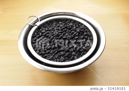 水で戻した宮古島の黒小豆(ササゲ) 水で戻した宮古島の黒小豆(ササゲ) 31419181