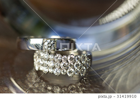 wedding rings 31419910