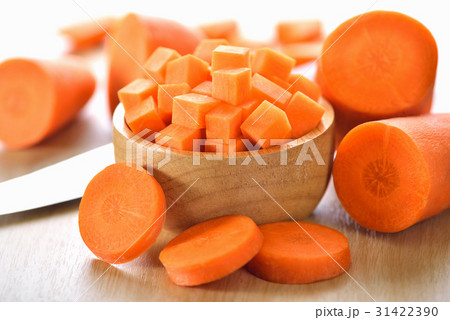 carrot slices in wood bowl carrot slices in wood bowl 31422390