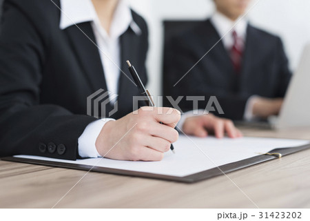 20代男女　ビジネスパーソン　 31423202