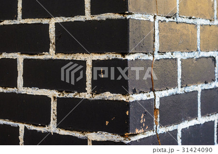 Rough brick wall 31424090