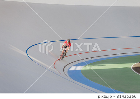 Bicyclist on cycle track outdoor Bicyclist on cycle track outdoor 31425266