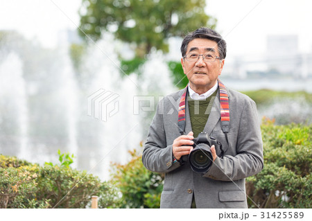 カメラ 撮影 シニア 31425589