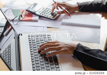 business accounting concept businesswoman  31430204