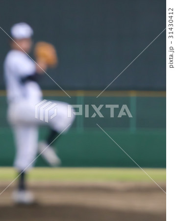 雨の野球大会 ピッチャー イメージ ボカシ 雨の野球大会 ピッチャー イメージ ボカシ 31430412