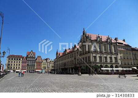 ポーランドの都市ヴロツワフの旧市場広場 Wroclaw In Polska の写真素材