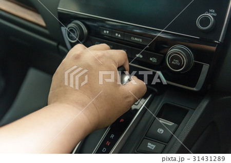 hand on automatic gear shift 31431289