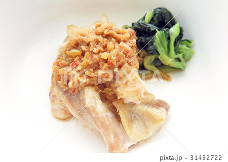 蒸し鶏のピリ辛ねぎ味噌かけ 蒸し鶏のピリ辛ねぎ味噌かけ 31432722