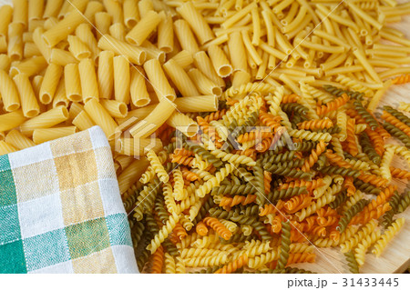 Different types of pasta 31433445
