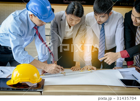 engineer meeting for architectural project. engineer meeting for architectural project. 31435704