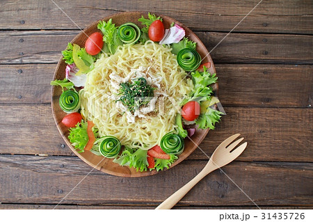 リースサラダの冷やしラーメン ラーメンサラダ リースサラダの冷やしラーメン ラーメンサラダ 31435726