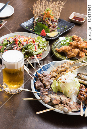 居酒屋メニューと生ビール 居酒屋メニューと生ビール 31435945