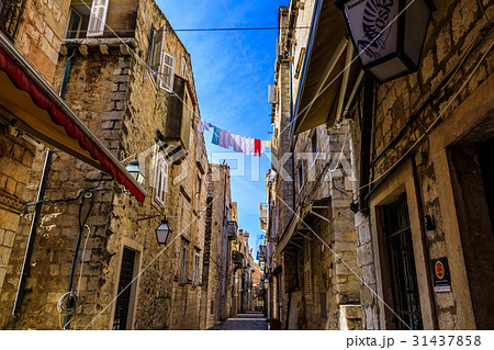 ドゥブロヴニク 旧市街地の路地裏の写真素材