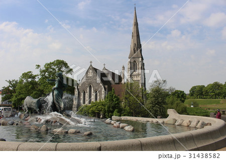ゲフィオンの泉と教会　コペンハーゲン　デンマーク 31438582