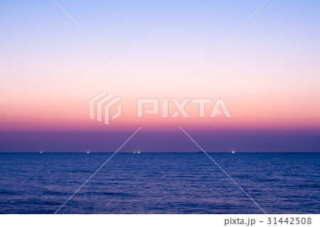 福岡県若松区岩屋海岸の夕景 福岡県若松区岩屋海岸の夕景 31442508