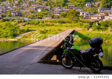 バイク旅（浅尾沈下橋）：背景ボケ 31444305