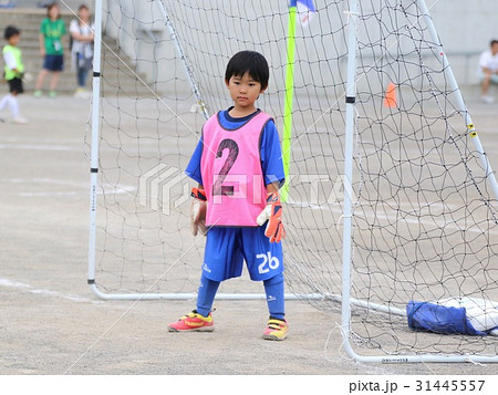 少年サッカー ゴールキーパーの写真素材