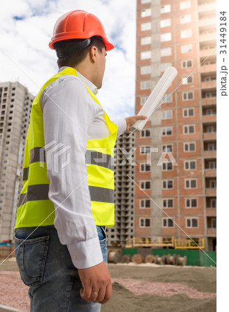 inspector pointing at building under construction 31449184