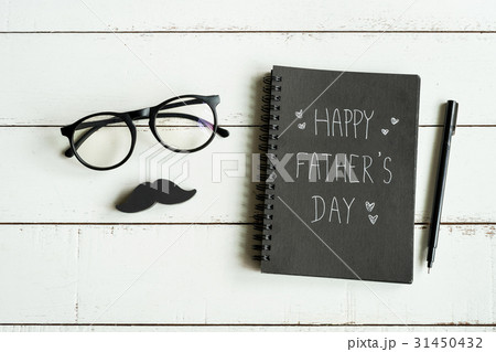 Happy Father's Day message on notebook 31450432