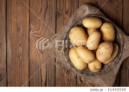 Fresh potatoes in basket Fresh potatoes in basket 31450509