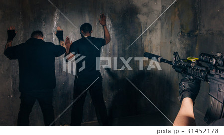 Police arrest criminals at night Police arrest criminals at night 31452178