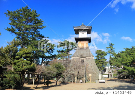 晴天下の高灯籠（琴平） 31453449