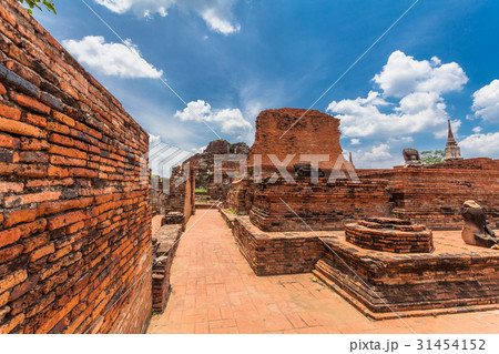 Ruins of temples in Ayutthaya period 31454152
