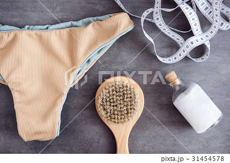 Woman bikini body flatlay Woman bikini body flatlay 31454578