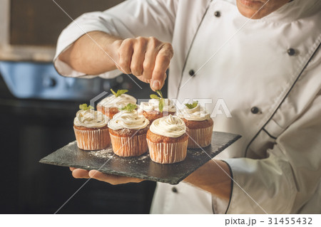 Bakery chef cooking bake in the kitchen 31455432