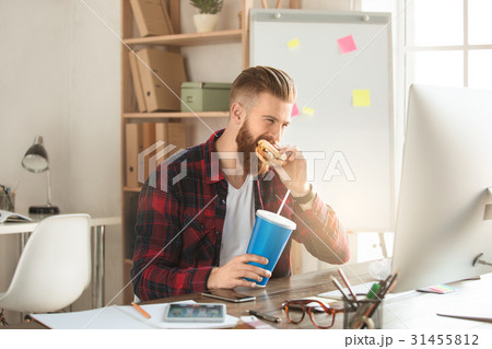 Young man architect working in the office 31455812