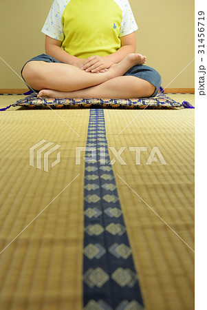 男の子の座禅修行 31456719