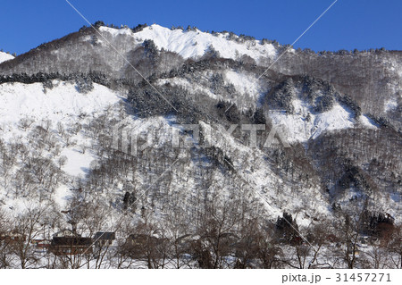 冬晴れの爼倉山ー只見町亀岡橋から 31457271