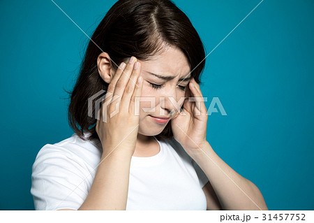 頭痛の女性 31457752