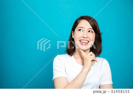納得した女性 31458155