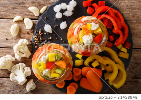 Giardiniera - vrelish of pickled vegetables 31458948