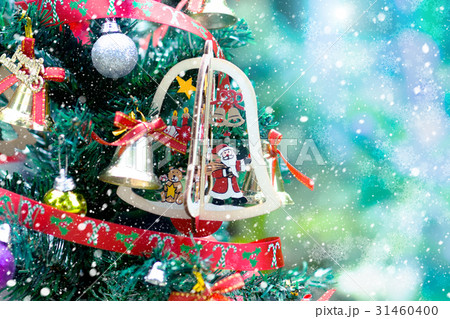Close up of Christmas tree in the winter. 31460400