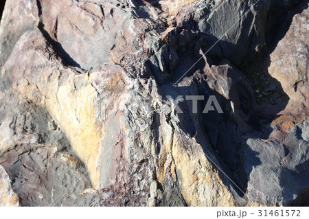 荒い岩肌 荒い岩肌 31461572