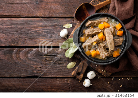 Braised beef meat with vegetables, goulash 31463154