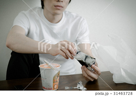 独身男性 31463728