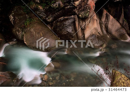 流れる 流す フロー 31464473