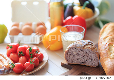 朝のイメージ　ブレックファストの準備 31465162